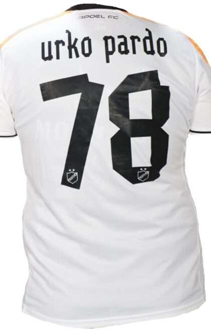 Πίσω όψη εμφάνισης ΑΠΟΕΛ 2013-14